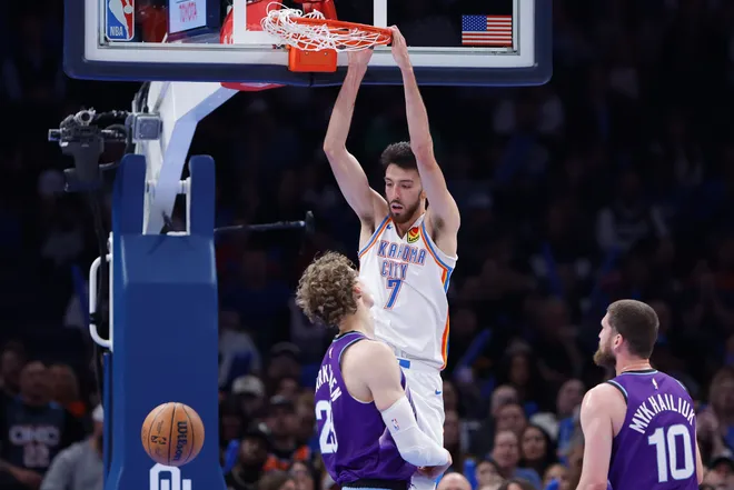 Jan 7, 2026; Oklahoma City, Oklahoma, USA; Oklahoma City Thunder center/forward Chet Holmgren (7) dunks against the Utah Jazz during the second half at Paycom Center. Mandatory Credit: Alonzo Adams-Imagn Images