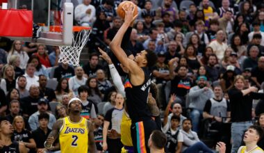 L.A. loses while very short-handed to Spurs