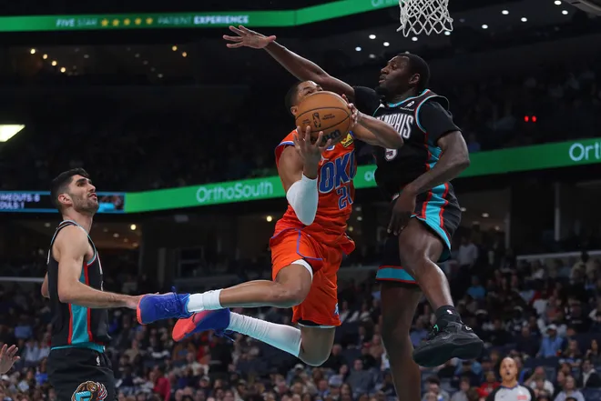 Jan 9, 2026; Memphis, Tennessee, USA; Oklahoma City Thunder guard Aaron Wiggins (21) drives to the basket as Memphis Grizzlies forward Vince Williams Jr. (5) defends during the second quarter at FedExForum. Mandatory Credit: Petre Thomas-Imagn Images