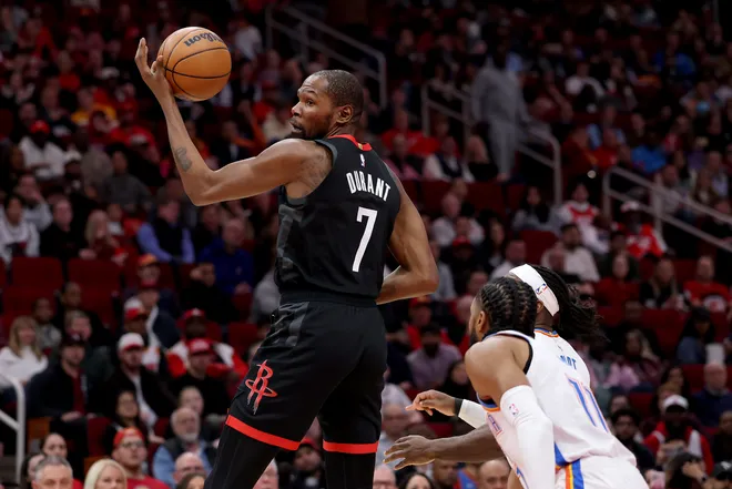 HOUSTON, TEXAS - JANUARY 15: Kevin Durant #7 of the Houston Rockets in action during the second quarter of the game against the Oklahoma City Thunder at Toyota Center on January 15, 2026 in Houston, Texas. (Photo by Kenneth Richmond/Getty Images)