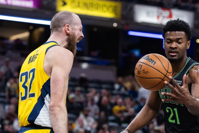 Jan 16, 2026; Indianapolis, Indiana, USA; Indiana Pacers center Jay Huff (32) reacts to a made basket while New Orleans Pelicans center Yves Missi (21) defends in the first half at Gainbridge Fieldhouse. Mandatory Credit: Trevor Ruszkowski-Imagn Images