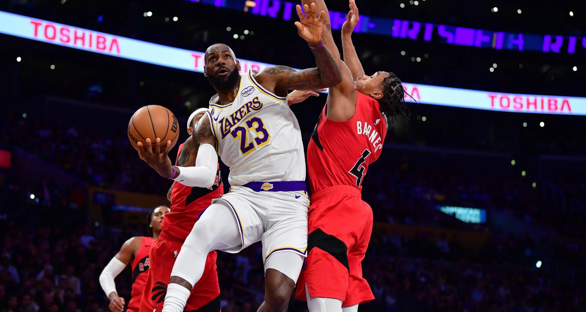 L.A. wins going away against Raptors