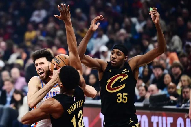 Jan 19, 2026; Cleveland, Ohio, USA; Oklahoma City Thunder center Chet Holmgren (7) drives to the basket against Cleveland Cavaliers forward Nae'qwan Tomlin (35) and forward De'andre Hunter (12) during the first half at Rocket Arena. Mandatory Credit: Ken Blaze-Imagn Images