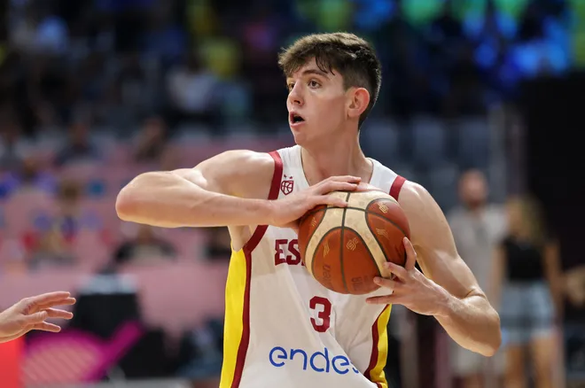 Basketball - FIBA EuroBasket 2025 - Group Phase - Spain v Cyprus - Spyros Kyprianou Athletic Center, Limassol, Cyprus - August 31, 2025 Spain's Sergio De Larrea in action REUTERS/Yiannis Kourtoglou