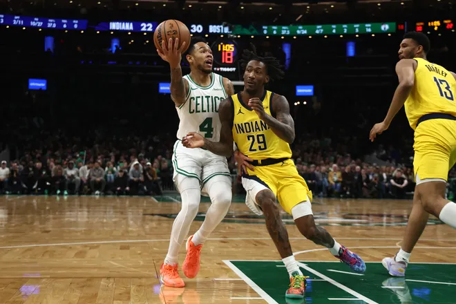 Jan 21, 2026; Boston, Massachusetts, USA; Indiana Pacers guard Quenton Jackson (29) tries to cut off Boston Celtics guard Anfernee Simons (4) during the second quarter at TD Garden. Mandatory Credit: Winslow Townson-Imagn Images