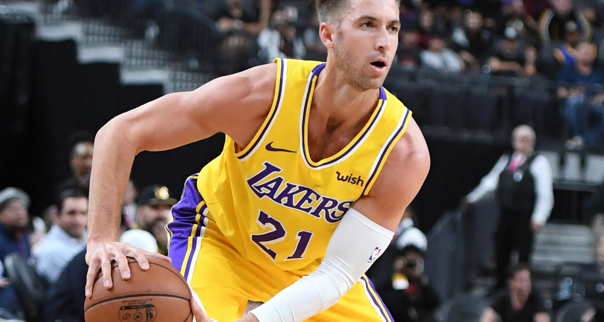 Lakers jersey history No. 21 — Travis Wear