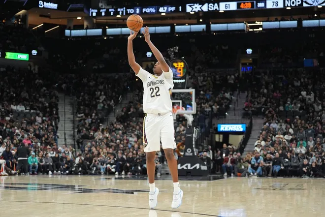 Jan 25, 2026; San Antonio, Texas, USA; New Orleans Pelicans center Derik Queen (22) shoots in the second half against the San Antonio Spurs at Frost Bank Center.