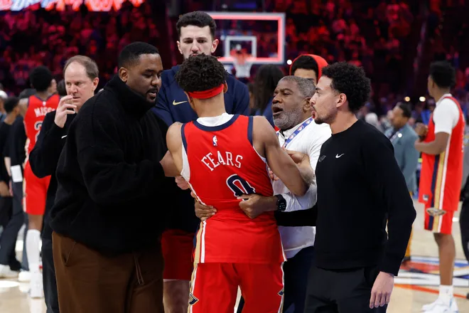 Jan 27, 2026; Oklahoma City, Oklahoma, USA; New Orleans Pelicans guard Jeremiah Fears (0) is pulled away from a scuffle with Oklahoma City Thunder guard Luguentz Dort (5) at the end of the game at Paycom Center. Mandatory Credit: Alonzo Adams-Imagn Images