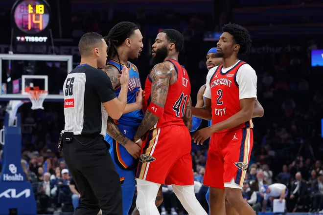 Jan 27, 2026; Oklahoma City, Oklahoma, USA; Oklahoma City Thunder forward Jaylin Williams (6) and New Orleans Pelicans guard/forward Saddiq Bey (41) get into an argument during the second half at Paycom Center. Mandatory Credit: Alonzo Adams-Imagn Images