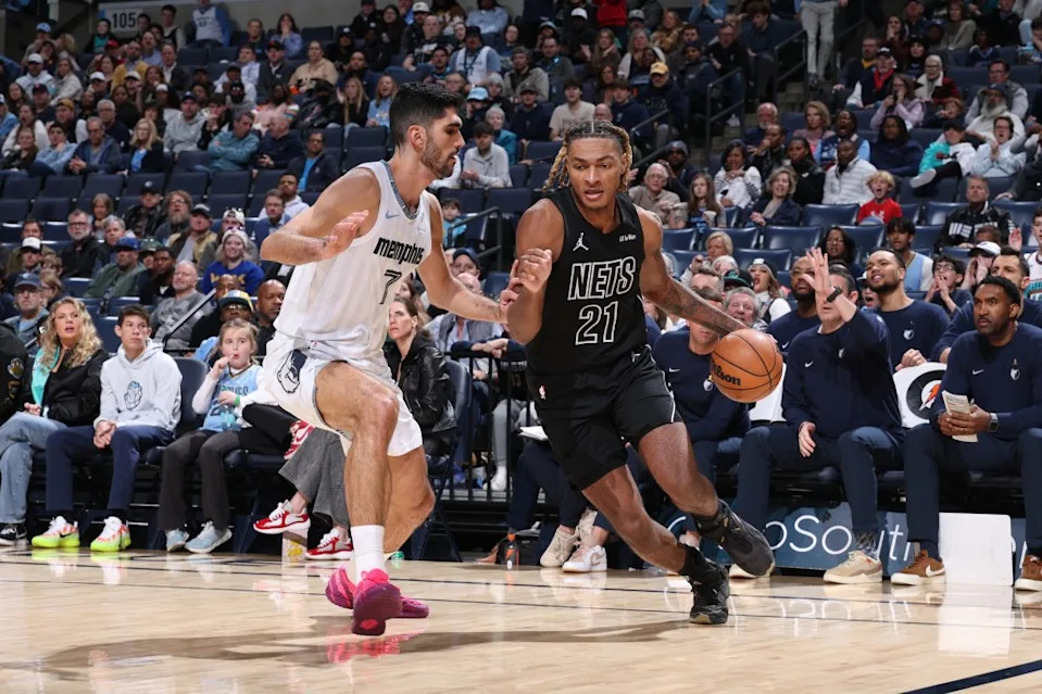 Noah Clowney #21 of the Brooklyn Nets drives to the basket during the game against the Memphis Grizzlies on January 11, 2026 at FedExForum in Memphis, Tennessee. NBAE via Getty Images