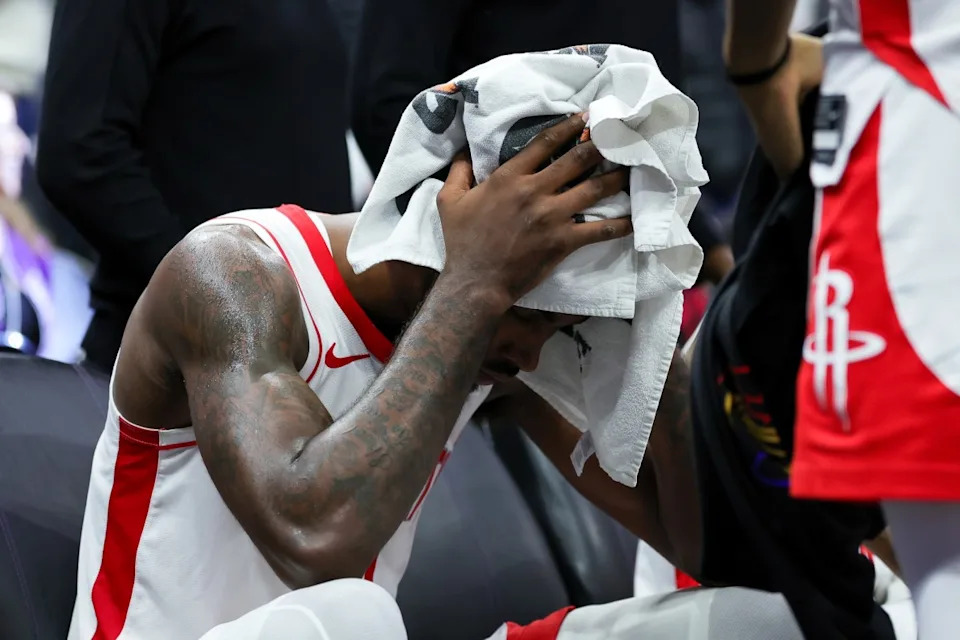 Houston Rockets forward Tari Eason (17) covers his face while sitting on the bench.© Sergio Estrada-Imagn Images