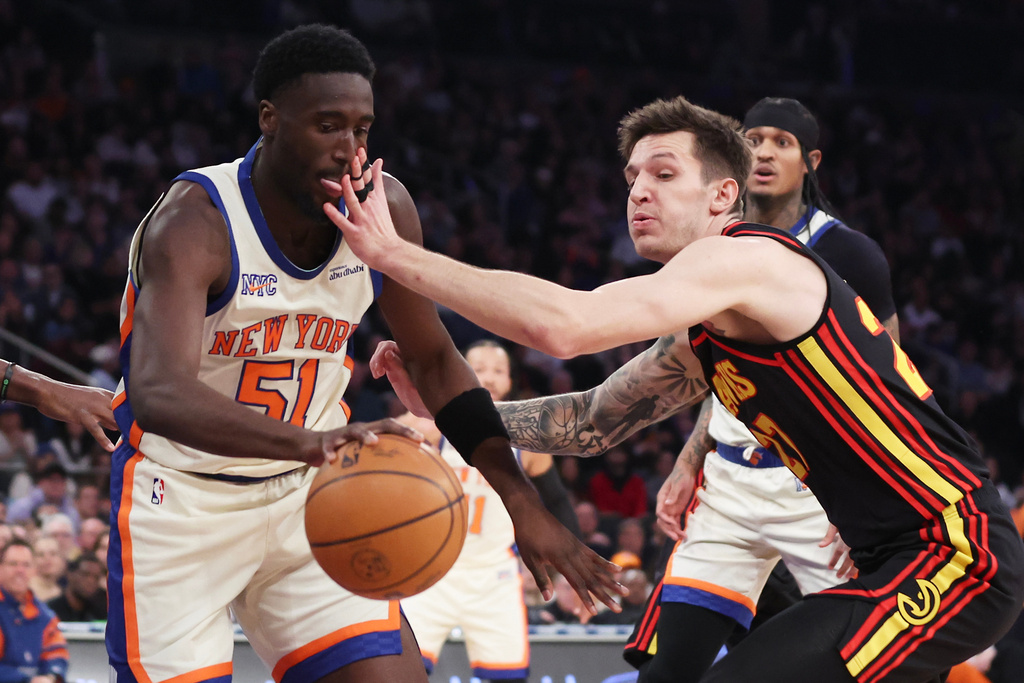 Boos rain down at MSG as Hawks punch shorthanded Knicks, 110-99