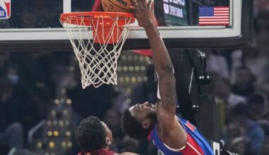 Detroit Pistons forward Paul Reed, right, dunks in front of Cleveland Cavaliers center Thomas Bryant, left, in the first half of an NBA basketball game Sunday, Jan. 4, 2026, in Cleveland. (AP Photo/Sue Ogrocki)