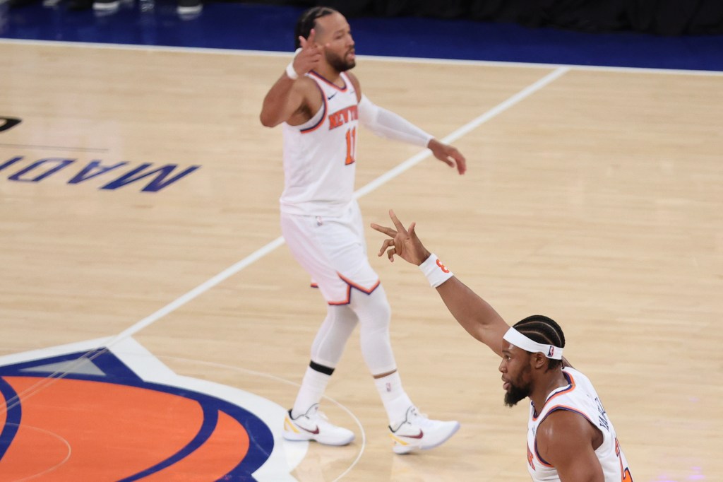 Knicks snap four-game losing streak behind more balanced attack vs. Clippers
