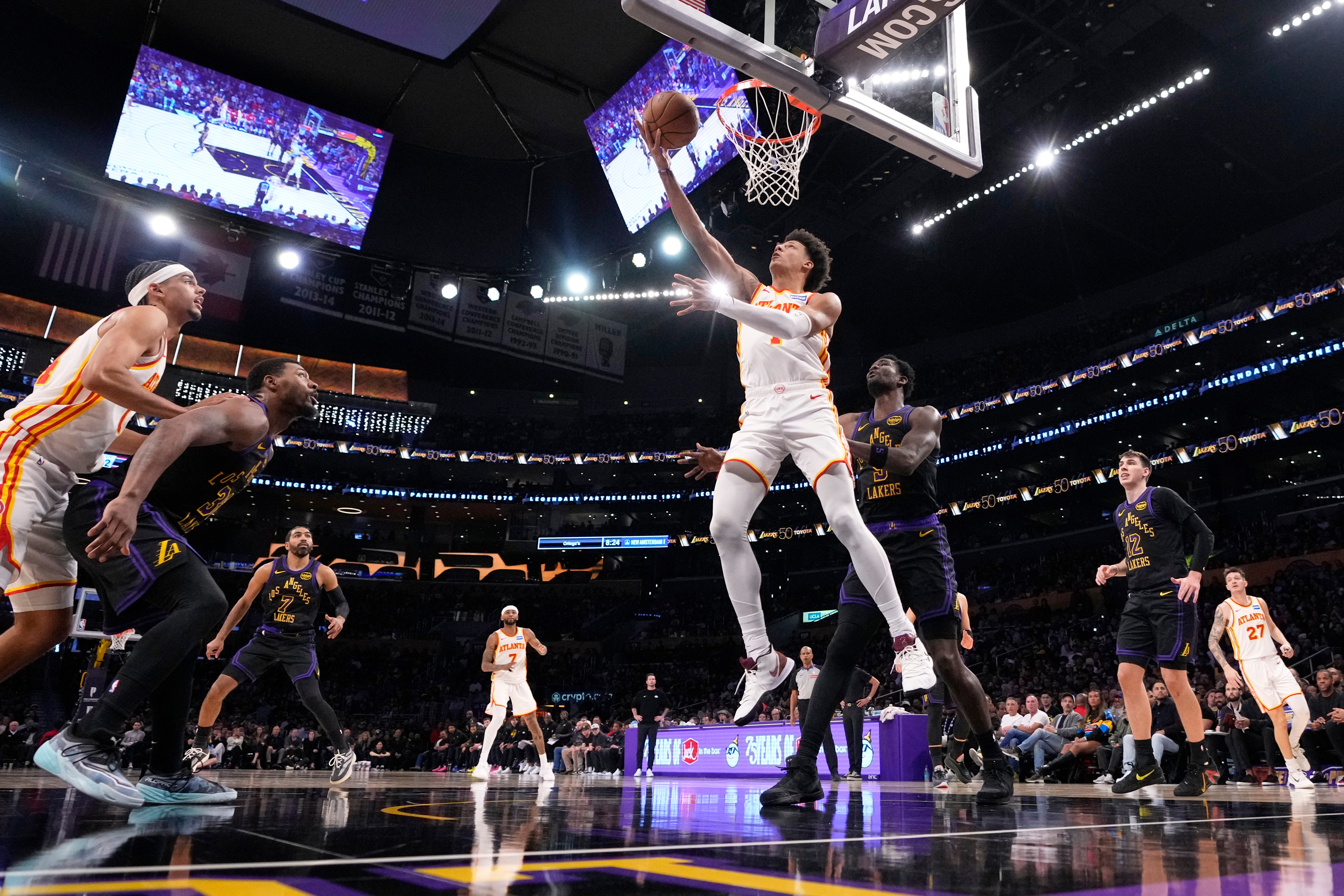 Atlanta Hawks forward Jalen Johnson (1) shoots as Lakers center...