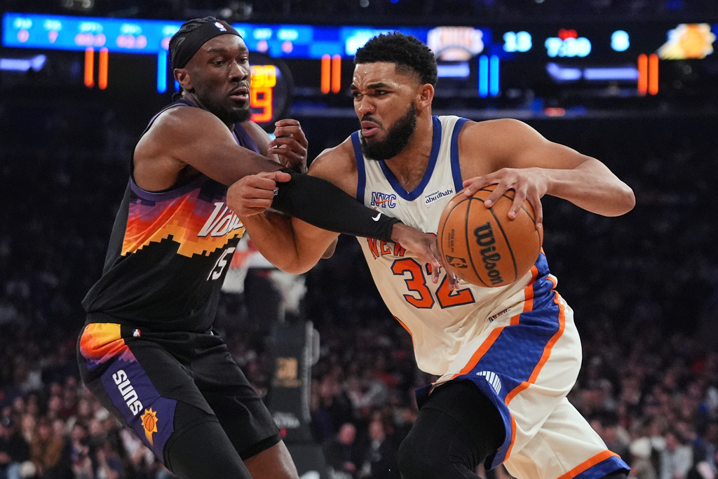Knicks lose to Suns on alumni night, drop 8th game in last 10