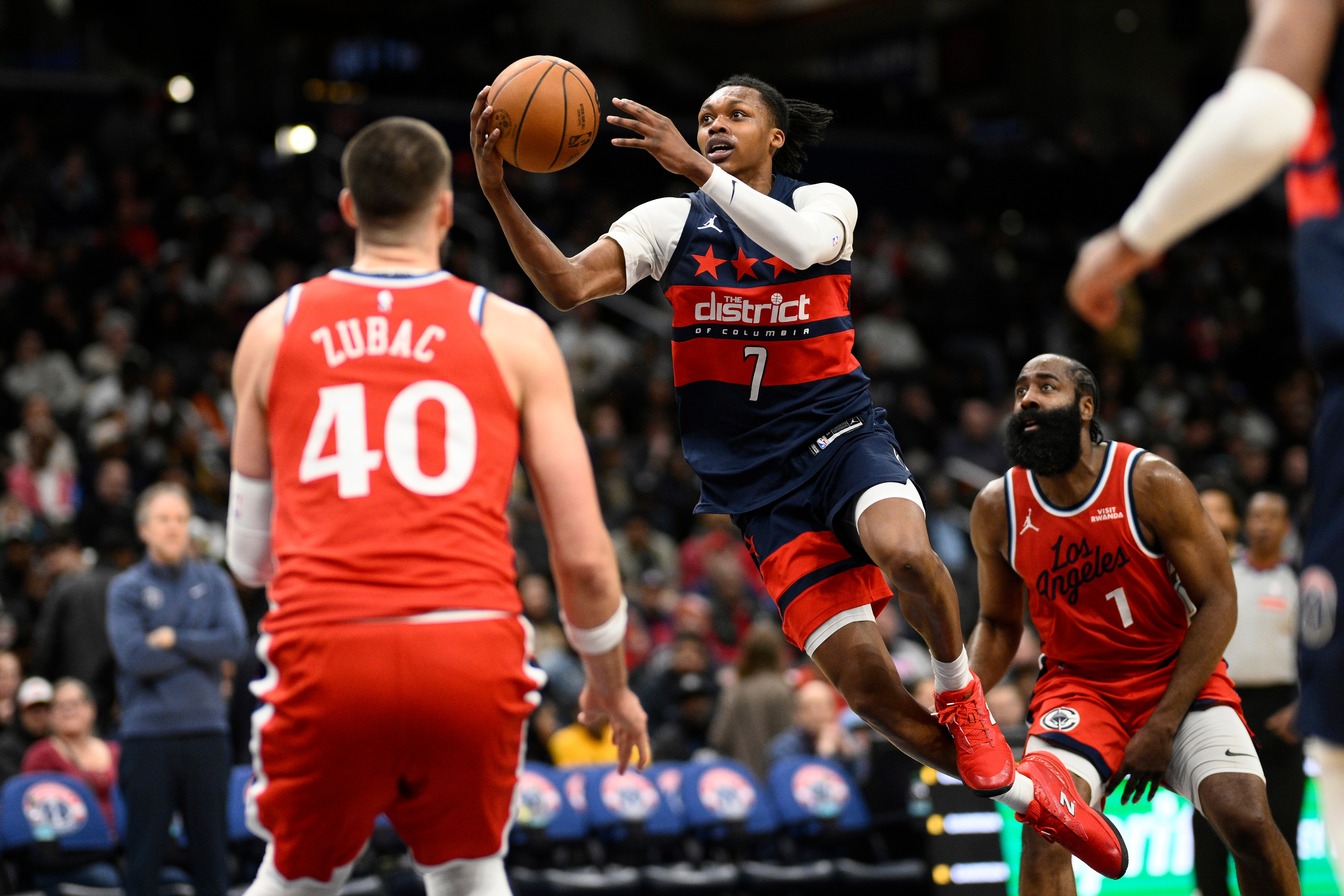 Washington Wizards guard Bub Carrington (7) goes to the basket...