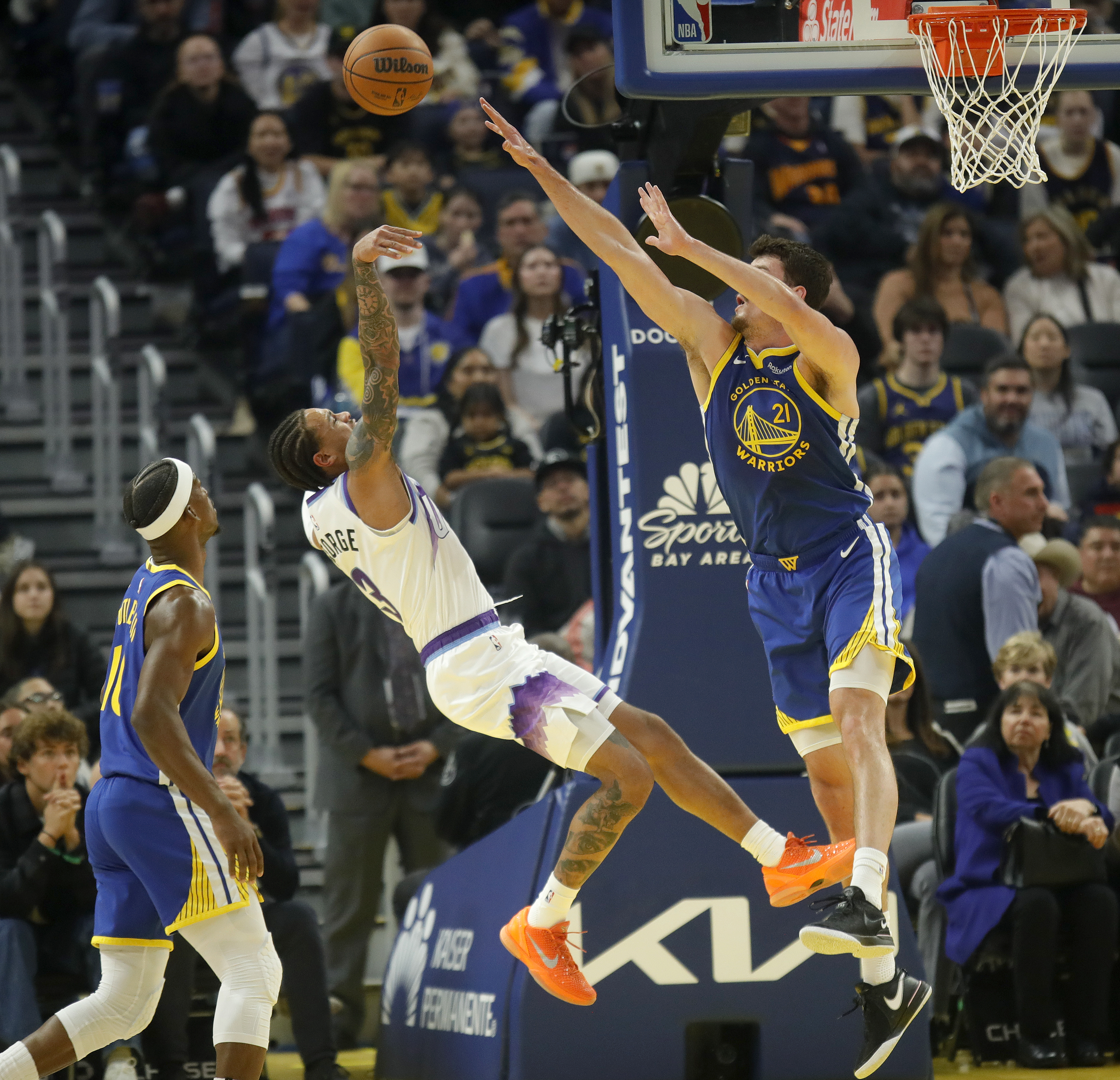 Golden State Warriors’ Quinten Post #21 tries to block a...