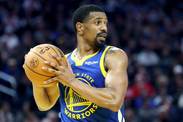 Golden State Warriors' De'Anthony Melton (8) looks to pass against the Portland Trail Blazers in the fourth quarter of an NBA game at Chase Center in San Francisco, Calif., on Tuesday, Jan. 13, 2026. (Ray Chavez/Bay Area News Group)