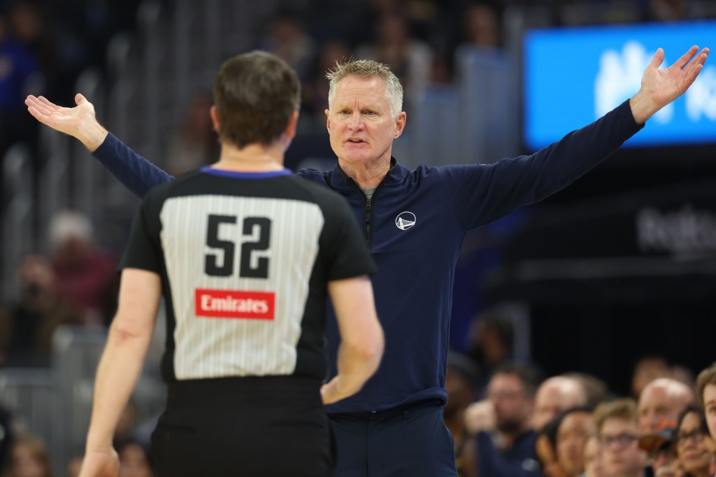 Curry, Warriors sound off on Steve Kerr ejection: 'The right thing'