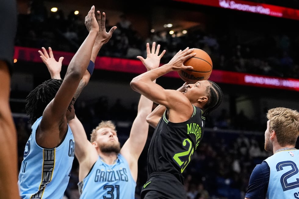 New Orleans Pelicans forward Trey Murphy III (25) shoots against Memphis Grizzlies center Jock...