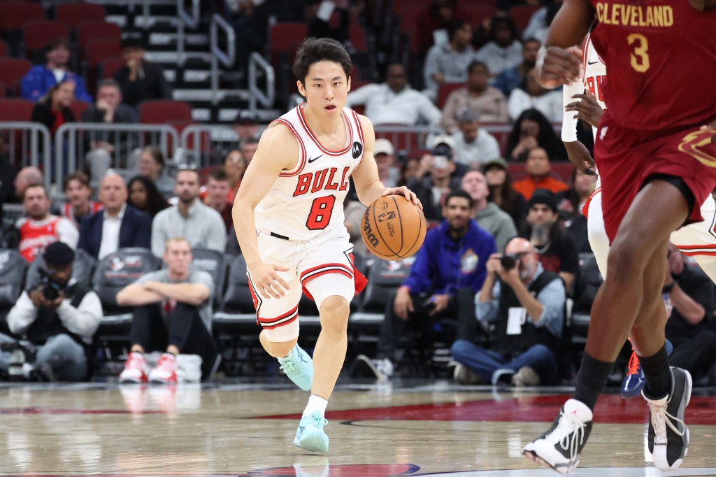Chicago Bulls re-sign Yuki Kawamura to 2-way contract