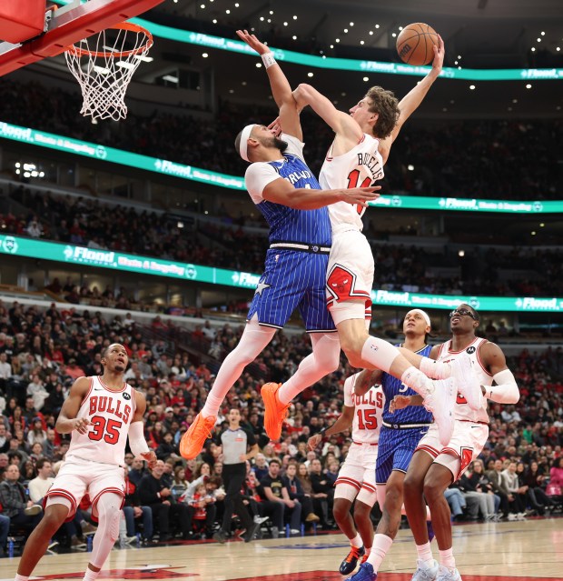 Bulls forward Matas Buzelis rises to dunk over the defense of Magic guard Jalen Suggs in the second quarter at the United Center on Jan. 2, 2026, in Chicago. (John J. Kim/Chicago Tribune)