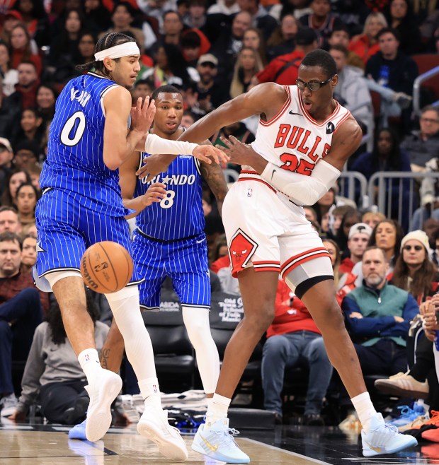 Bulls forward Jalen Smith, right, bounces the ball out of bounds on Magic guard Anthony Black (0) in the second quarter at the United Center on Jan. 2, 2026, in Chicago. (John J. Kim/Chicago Tribune)
