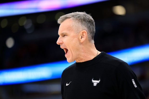 Bulls head coach Billy Donovan yells to players in the fourth quarter against the Magic at the United Center on Jan. 2, 2026, in Chicago. (John J. Kim/Chicago Tribune)