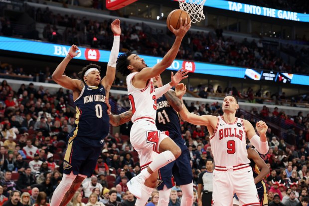 Bulls guard Tre Jones (30) goes up for a reverse layup in the first half against the Pelicans at the United Center on Wednesday, Dec. 31, 2025. (Terrence Antonio James/Chicago Tribune)