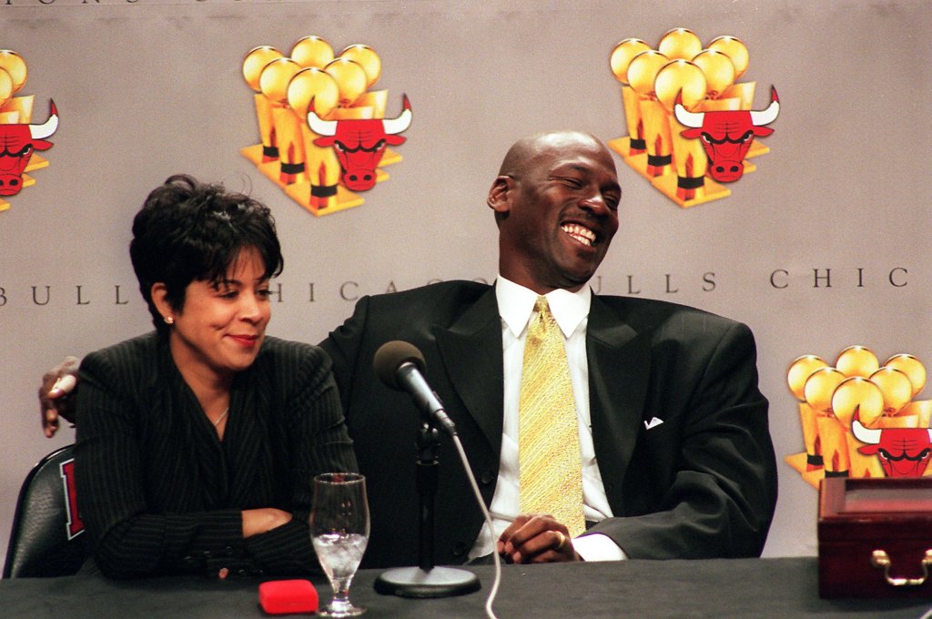 Michael Jordan retires from Bulls again