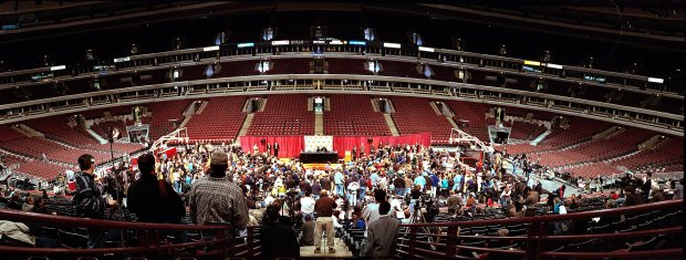 Chicago Bulls great Michael Jordan and his wife Juanita, meet with the press to announce his retirement from basketball on Jan. 13, 1999, at the United Center in Chicago. (Nuccio DiNuzzo/Chicago Tribune)