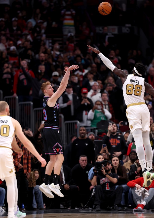 Chicago Bulls guard/forward Kevin Huerter hits the game-winning 3-pointer over Boston Celtics center Neemias Queta (88) at the United Center in Chicago on Jan. 24, 2026. (Chris Sweda/Chicago Tribune)