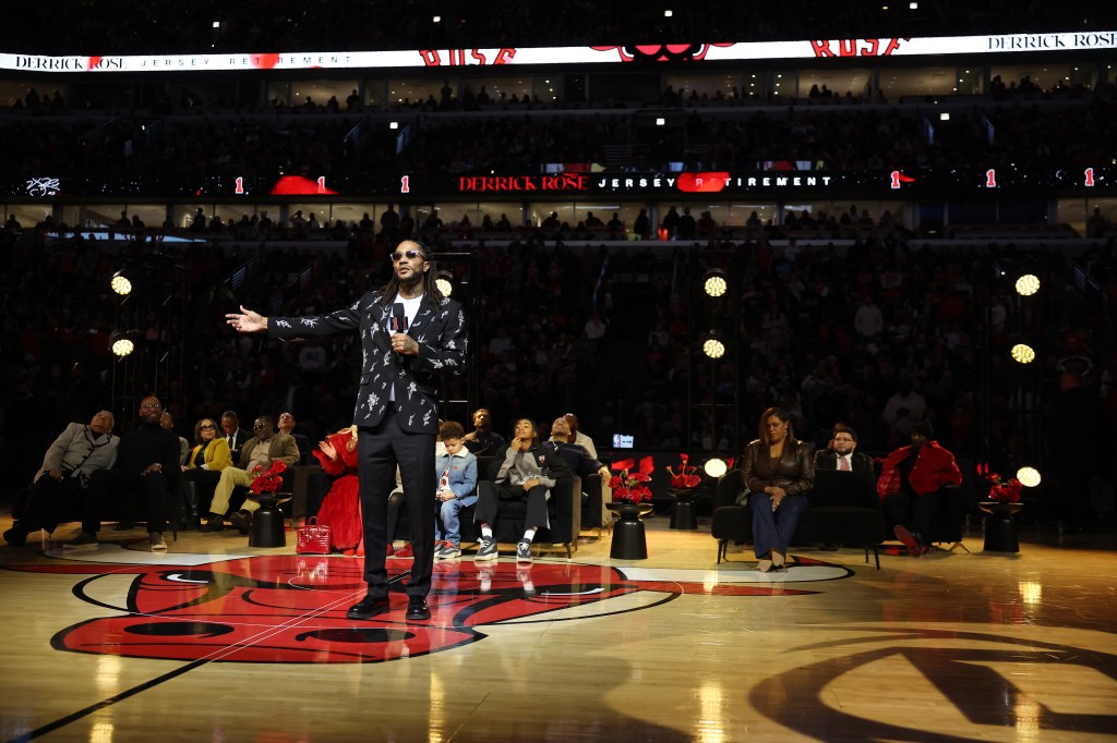 Chicago Bulls retire his jersey No. 1