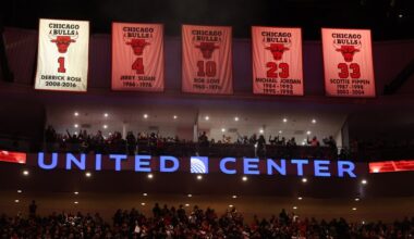 Chicago Bulls retire Derrick Rose's No. 1 jersey