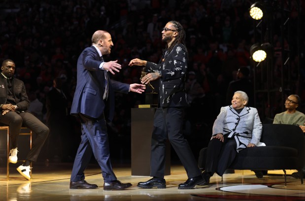 Tom Thibodeau and Derrick Rose hug after Thibodeau gave a speech honoring Rose as the Bulls held a ceremony to retire Rose's #1 jersey at the United Center in Chicago on Jan. 24, 2026. (Chris Sweda/Chicago Tribune)