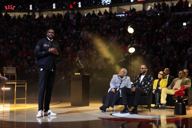 Luol Deng gives a speech honoring Derrick Rose as the Bulls hold a ceremony to retire Rose's #1 jersey at the United Center in Chicago on Jan. 24, 2026. (Chris Sweda/Chicago Tribune)