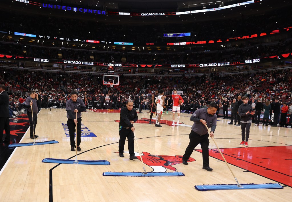 Slick conditions keep Miami Heat, Chicago Bulls off court