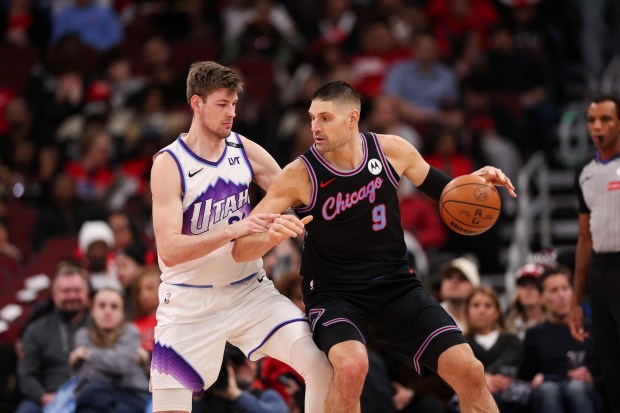 Utah Jazz forward Kyle Filipowski (22) guards Chicago Bulls center Nikola Vucevic (9) during the second quarter at the United Center Jan. 14, 2026 in Chicago. (Armando L. Sanchez/Chicago Tribune)
