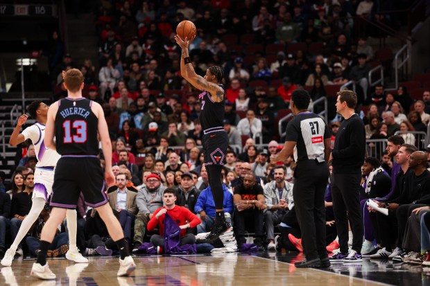 Chicago Bulls forward Dalen Terry (7) shoots a three-point shot during the first quarter against the Utah Jazz at the United Center Jan. 14, 2026 in Chicago. (Armando L. Sanchez/Chicago Tribune)