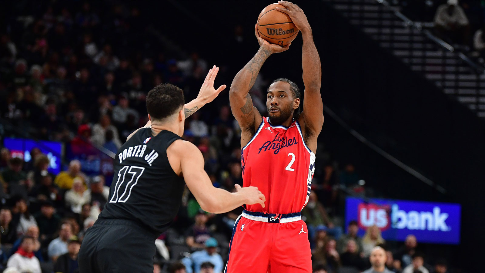 Clippers forward Kawhi Leonard (2) shoots against