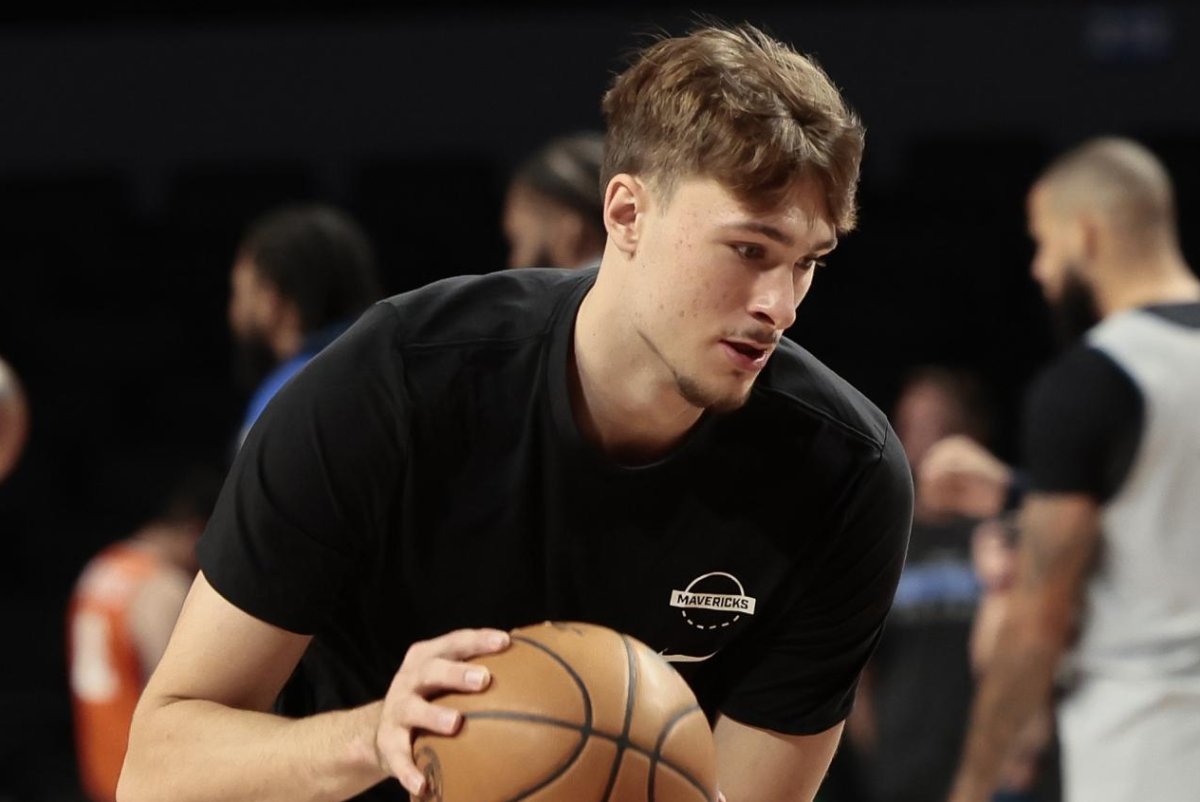 Dallas Mavericks' Cooper Flagg sprains ankle, exits vs. Denver Nuggets