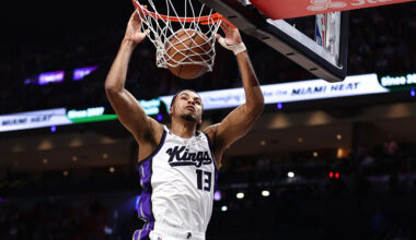 Devin Booker pours in 33 as Suns extend Kings' slump