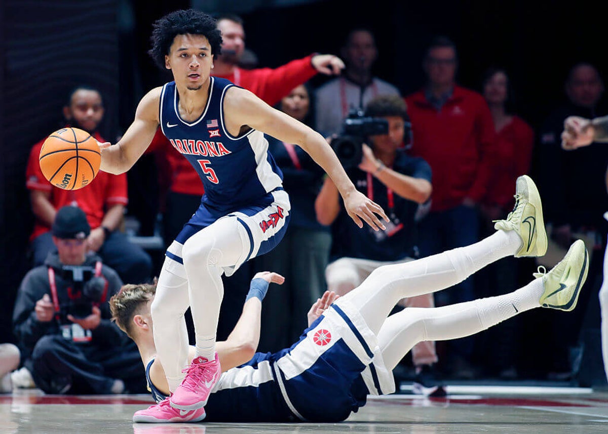 AP men’s college basketball Top 25: Arizona narrowly No. 1; Nebraska top 10 for first time since ’66