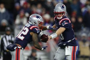 FOXBOROUGH, MASSACHUSETTS - JANUARY 04: Drake Maye #10 of the New England Patriots hands off to Treveyon Henderson #32 of the New England Patriots in the first quarter against the Miami Dolphins at Gillette Stadium on January 04, 2026 in Foxborough, Massachusetts. (Photo by Sarah Stier/Getty Images)