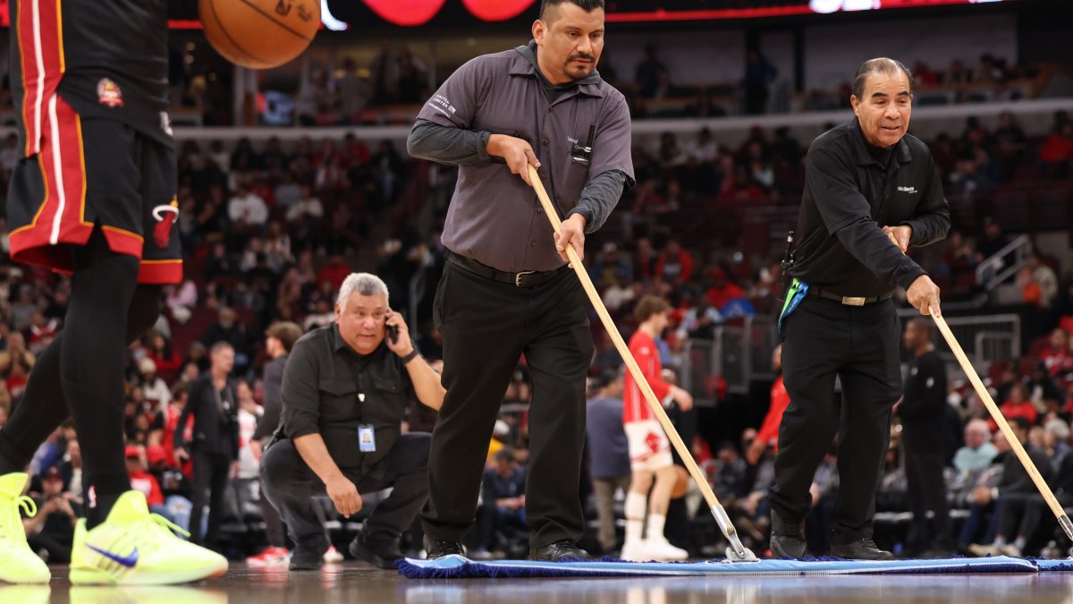 What caused the Chicago Bulls game delay Thursday? – NBC Chicago