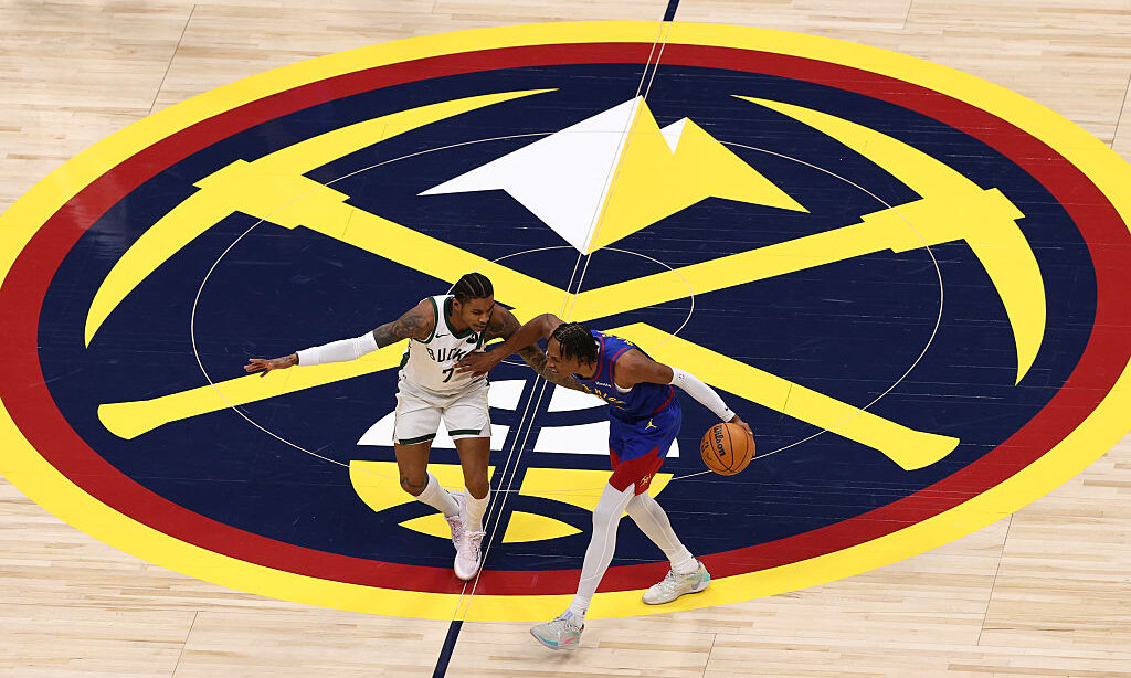 DENVER, COLORADO - JANUARY 11: Kevin Porter Jr. #7 of the Milwaukee Bucks defends Peyton Watson #8 ...