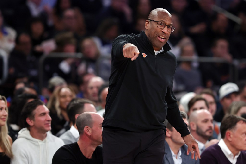 Mike Brown's Knicks ride unusual lineup to payback win over Kings