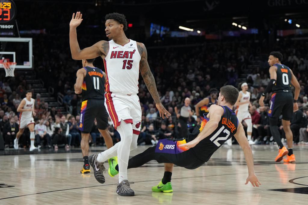 Heat vence 111-102 a Suns con 22 puntos de Adebayo en un partido de rápida recuperación – Boston Herald