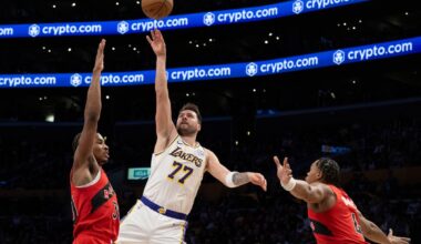 Lakers return to form with 110-93 victory over Raptors